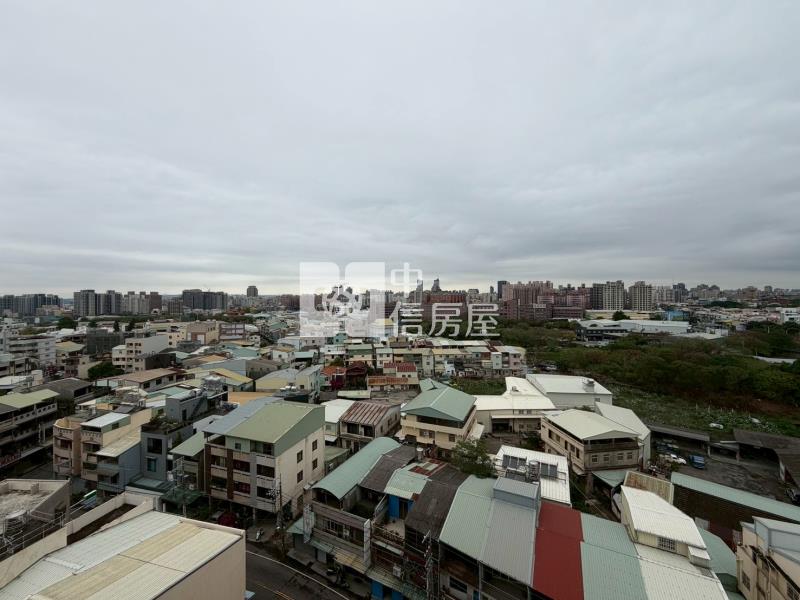 高工商圈次頂樓大兩房平車精裝美屋房屋室內格局與周邊環境