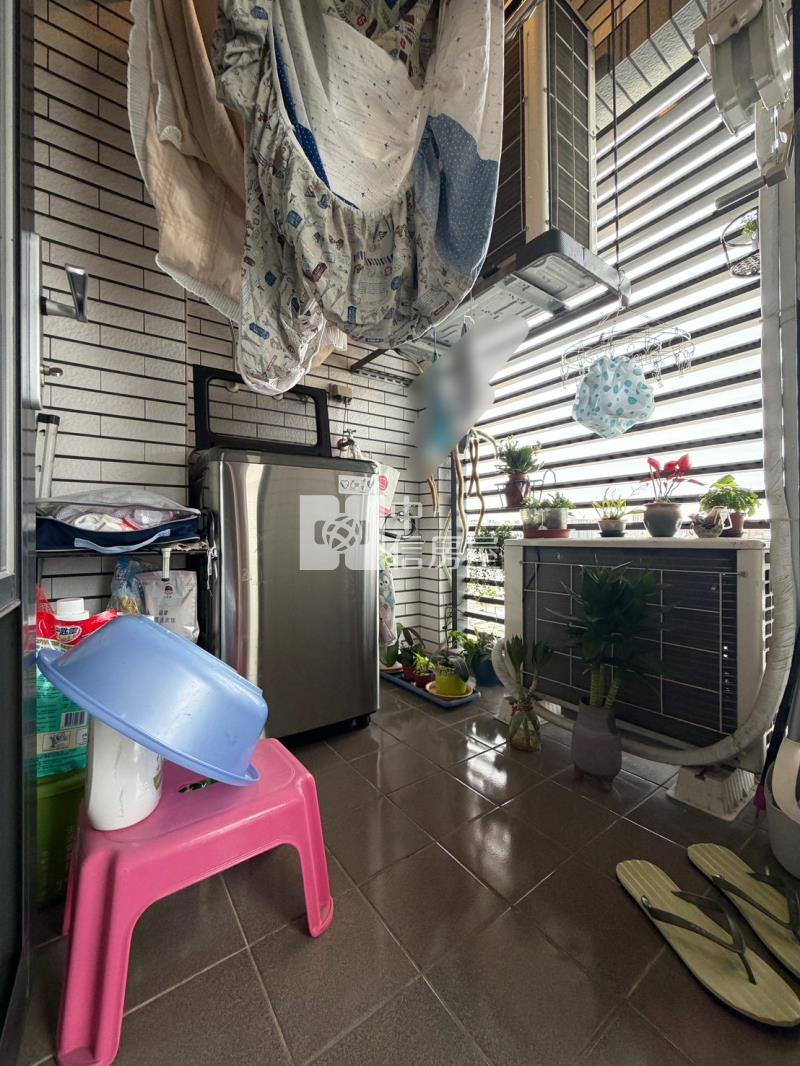 高工商圈次頂樓大兩房平車精裝美屋房屋室內格局與周邊環境