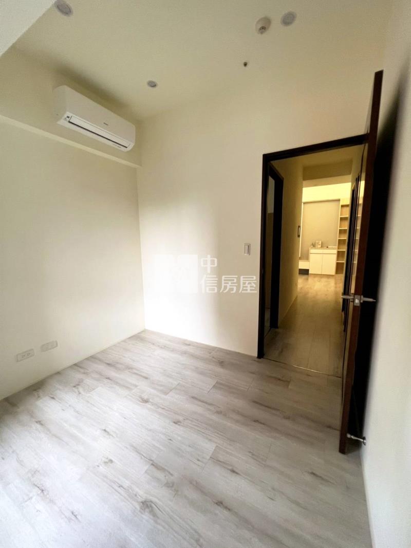 十五期新市政｜輕屋齡北歐風三房露台戶+B1平車房屋室內格局與周邊環境