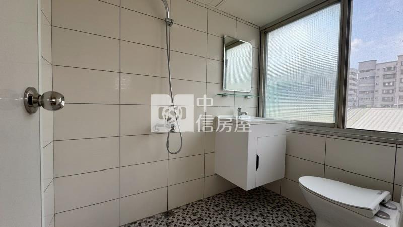 北區重新整理電梯7+8樓x9單位收租華廈房屋室內格局與周邊環境