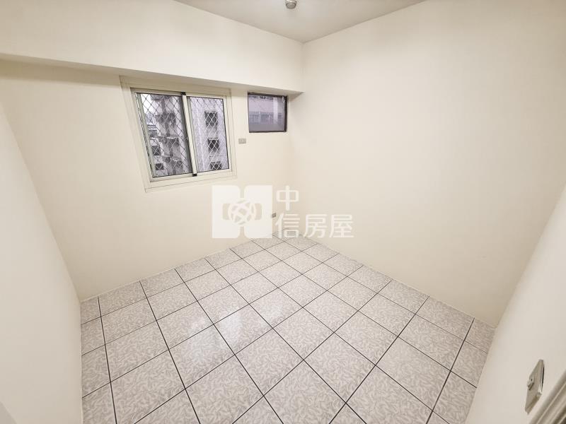 十甲商圈 ｜精美大肆房+車位房屋室內格局與周邊環境