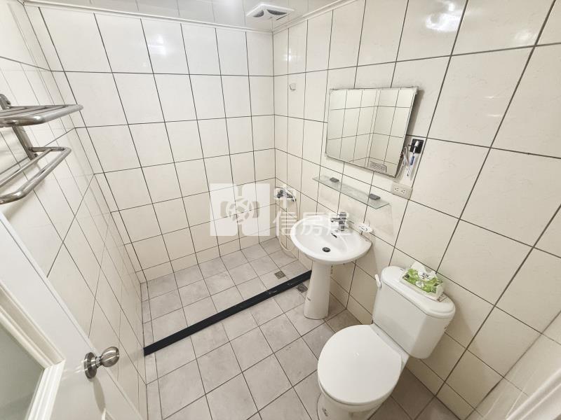 十甲商圈 ｜精美大肆房+車位房屋室內格局與周邊環境