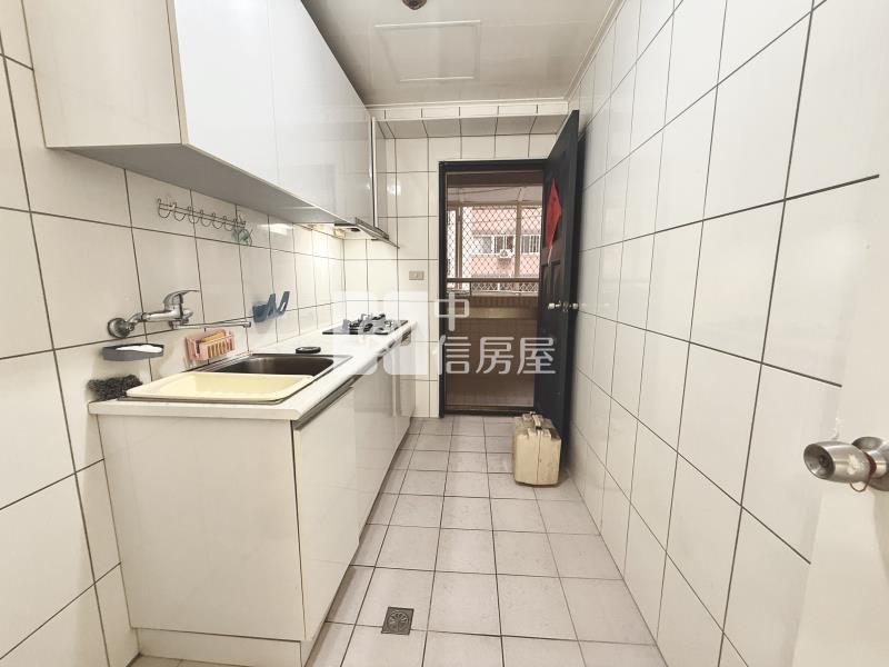 十甲商圈 ｜精美大肆房+車位房屋室內格局與周邊環境