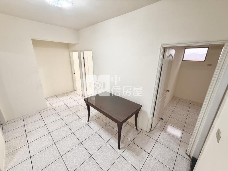 十甲商圈 ｜精美大肆房+車位房屋室內格局與周邊環境