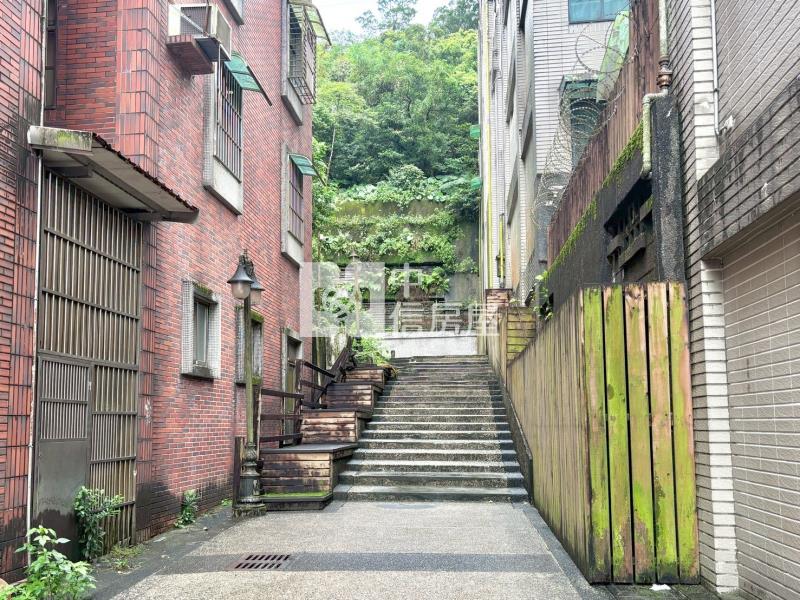 暖暖羅傑名人巷文青兩房房屋室內格局與周邊環境