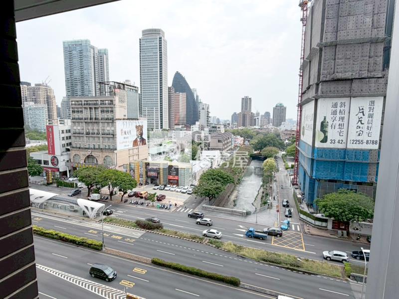 專任!無限棟距視野戶2房附車位房屋室內格局與周邊環境