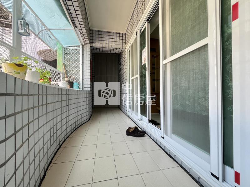 近鳳山體育館美美大四房房屋室內格局與周邊環境