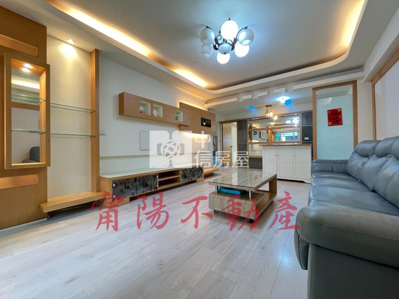 近鳳山體育館美美大四房房屋室內格局與周邊環境