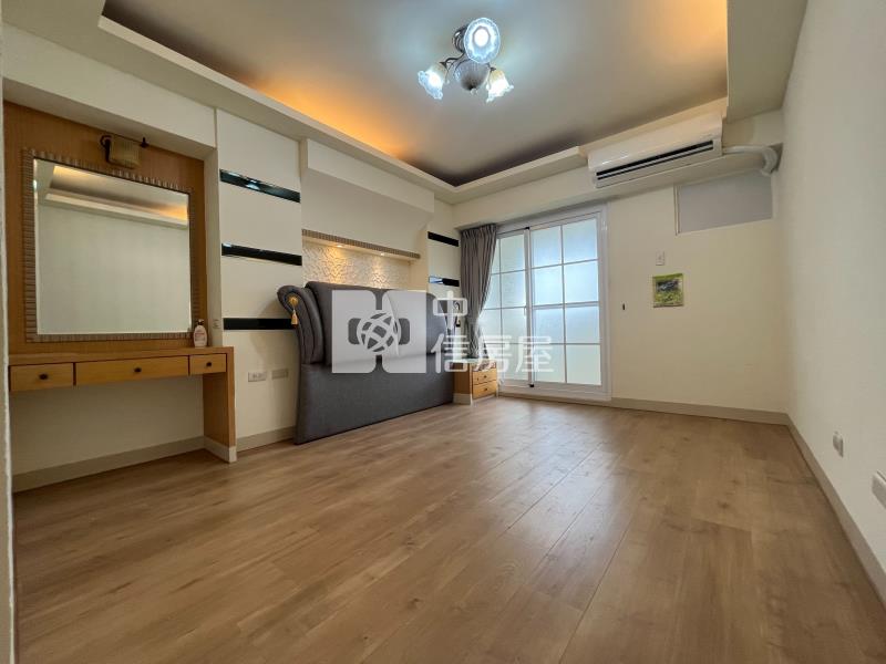 近鳳山體育館美美大四房房屋室內格局與周邊環境