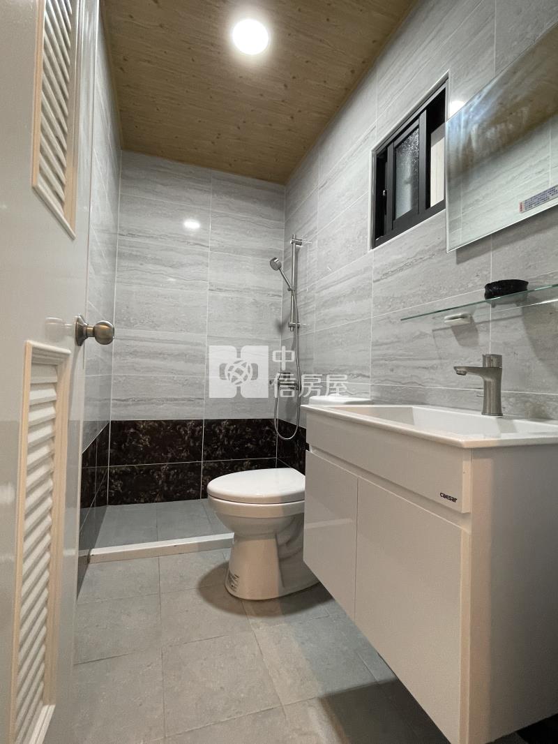 三多光華翻新大面寬美透天房屋室內格局與周邊環境