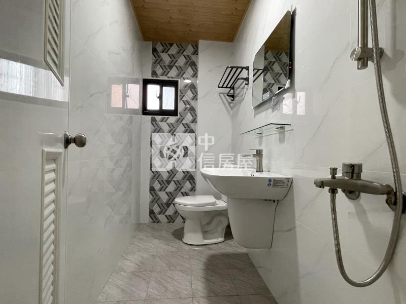 三多光華翻新大面寬美透天房屋室內格局與周邊環境