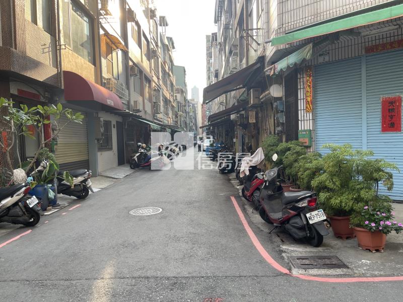 三多光華翻新大面寬美透天房屋室內格局與周邊環境