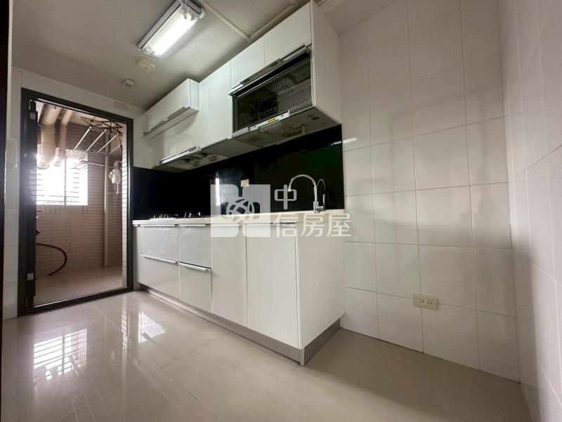 大城六月微風朝南次頂樓三房平車視野戶房屋室內格局與周邊環境