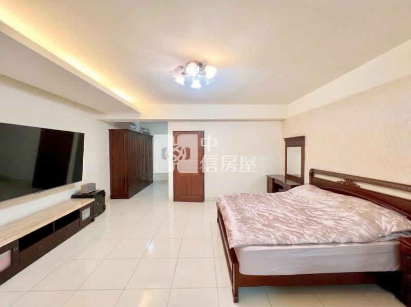 深美透天鄰路雙車庫店住房屋室內格局與周邊環境