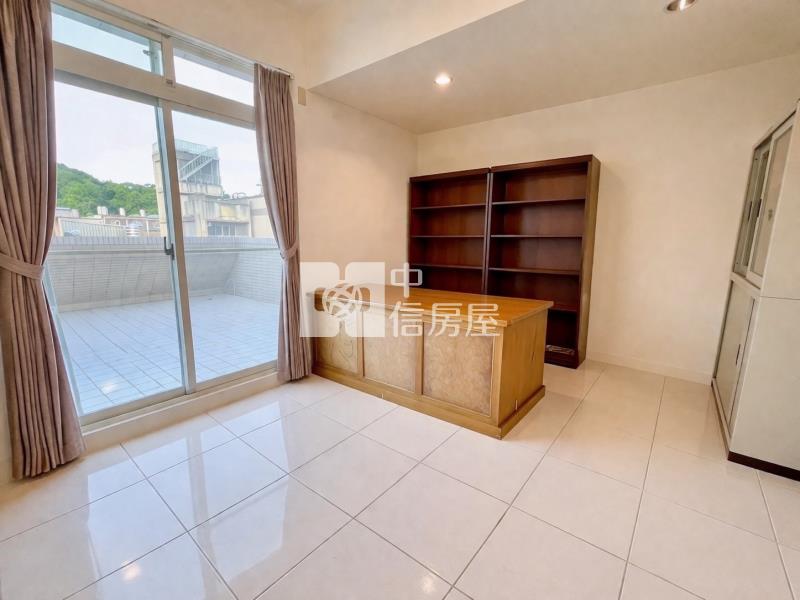 深美透天鄰路雙車庫店住房屋室內格局與周邊環境