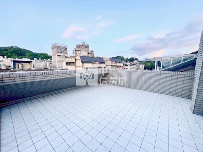 深美透天鄰路雙車庫店住房屋室內格局與周邊環境