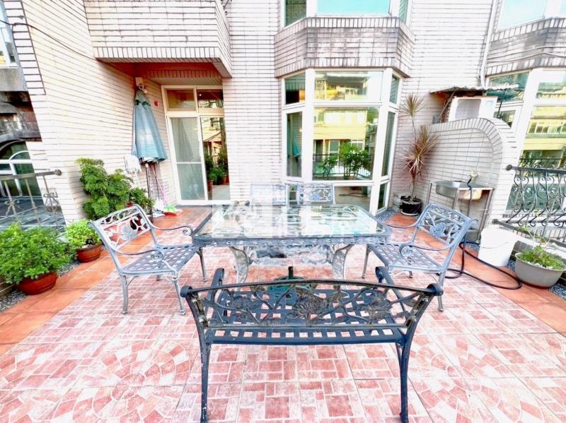 深美透天鄰路雙車庫店住房屋室內格局與周邊環境