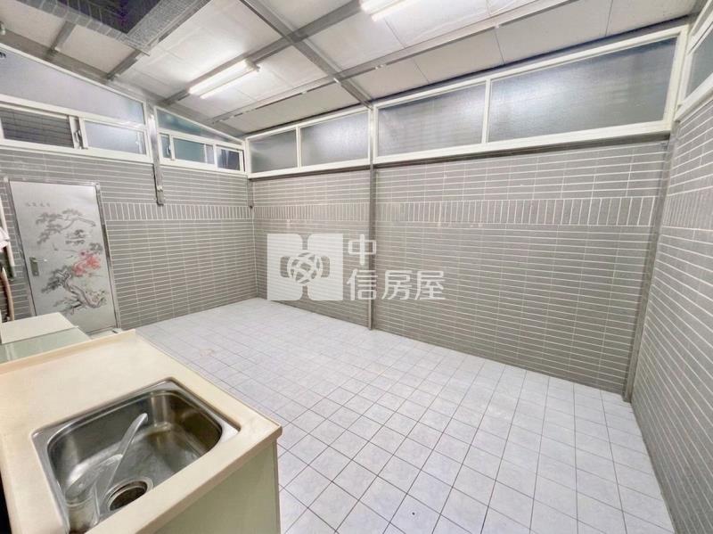 深美透天鄰路雙車庫店住房屋室內格局與周邊環境