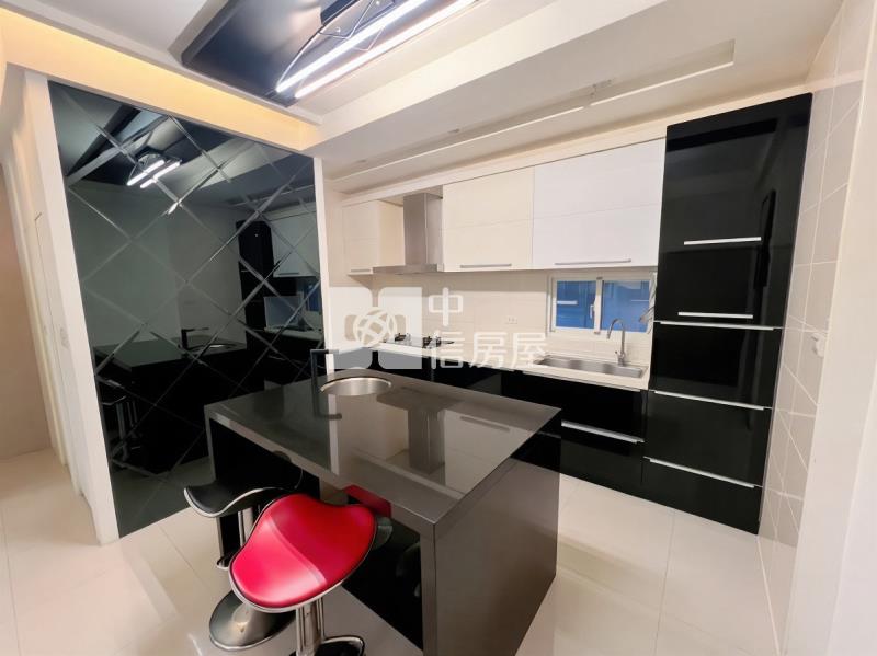 深美透天鄰路雙車庫店住房屋室內格局與周邊環境