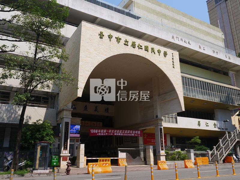 中區柳川河畔商辦房屋室內格局與周邊環境