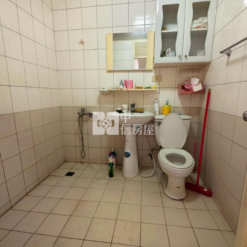 東區忠孝路星巴克旁透天房屋室內格局與周邊環境
