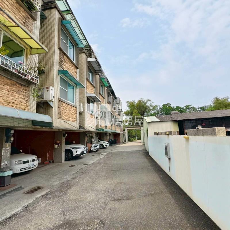 東區忠孝路星巴克旁透天房屋室內格局與周邊環境