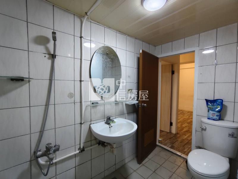 東方明珠一房一廳有平車套房房屋室內格局與周邊環境