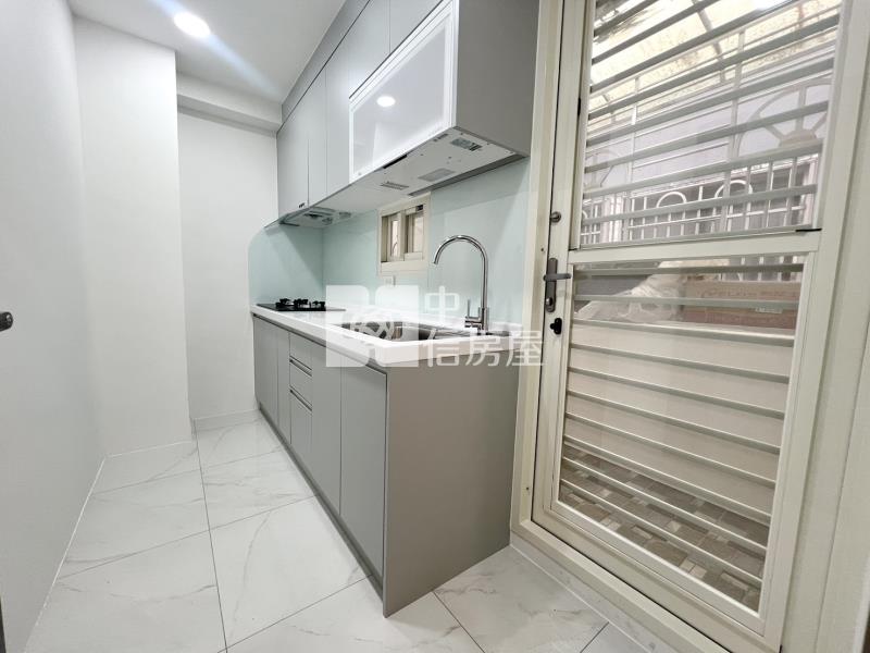 龍岡忠貞商圈全新整理電梯三房房屋室內格局與周邊環境