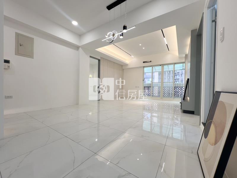 龍岡忠貞商圈全新整理電梯三房房屋室內格局與周邊環境