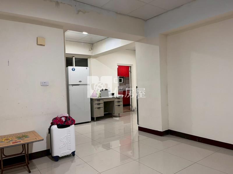 ▲信義電梯小資屋 售房屋室內格局與周邊環境