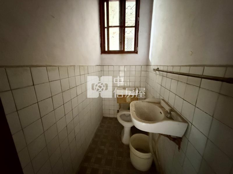 勤益坪林公園活路透天房屋室內格局與周邊環境