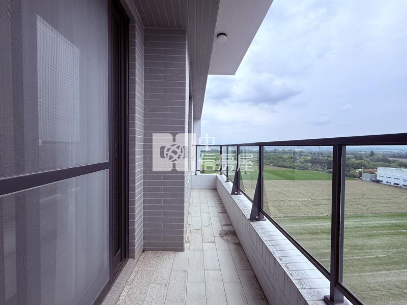 連建苒苒全新未住三房平車房屋室內格局與周邊環境