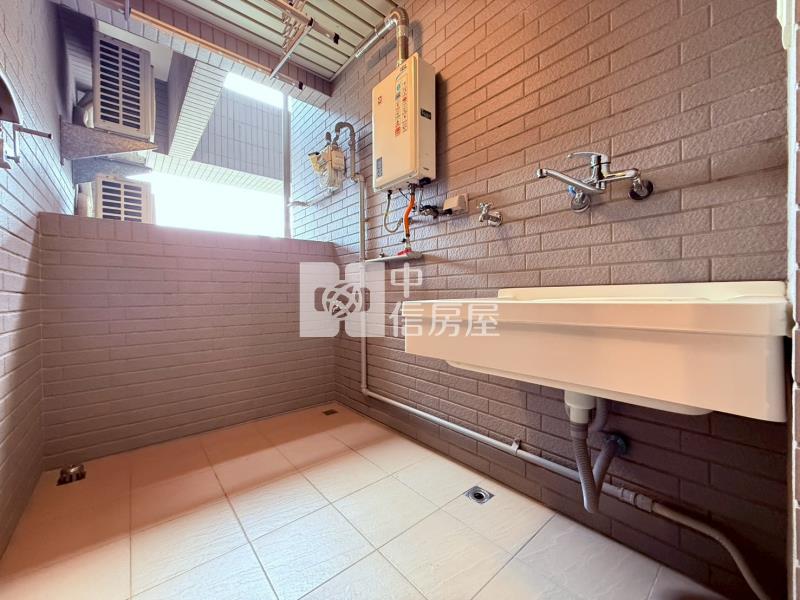 登陽春賞高樓層視野兩房兩衛平車房屋室內格局與周邊環境