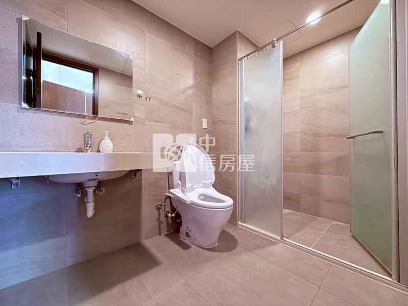 登陽春賞高樓層視野兩房兩衛平車房屋室內格局與周邊環境