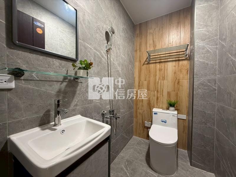 三期輕齡全新平車三房房屋室內格局與周邊環境