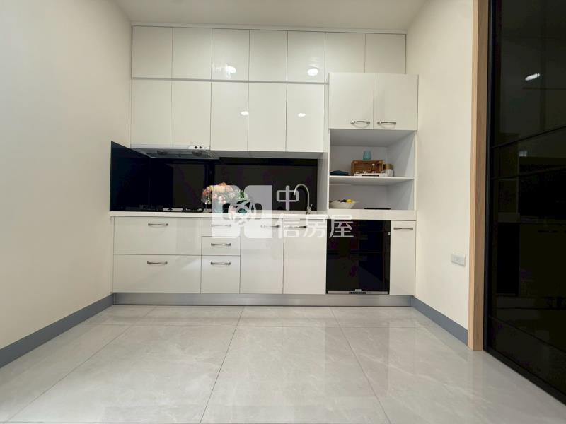 三期輕齡全新平車三房房屋室內格局與周邊環境