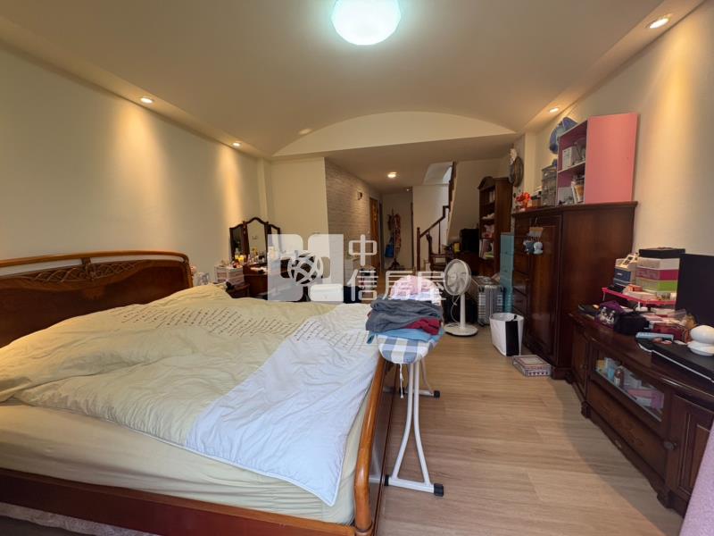 百年大鎮【牛津特區】4房雙車位別墅房屋室內格局與周邊環境