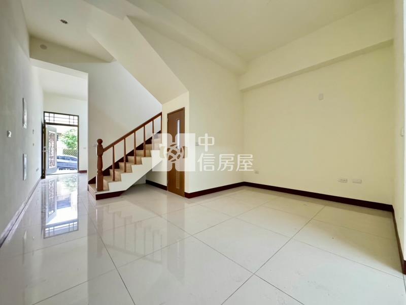 草屯僑光朝南四套房全新透天房屋室內格局與周邊環境