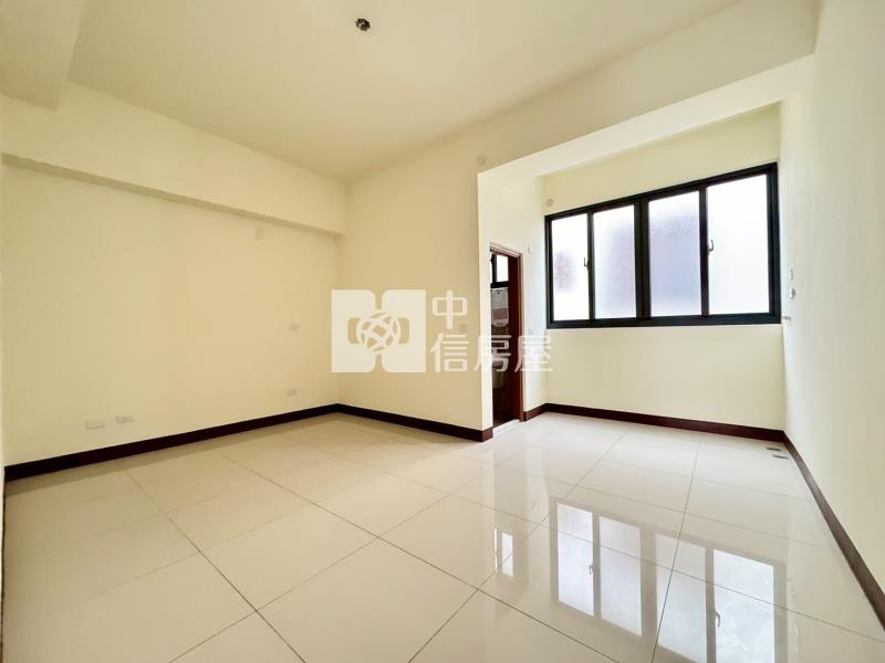 草屯僑光朝南四套房全新透天房屋室內格局與周邊環境