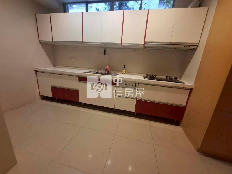 崇善路82坪1+2樓三車位寓房屋室內格局與周邊環境