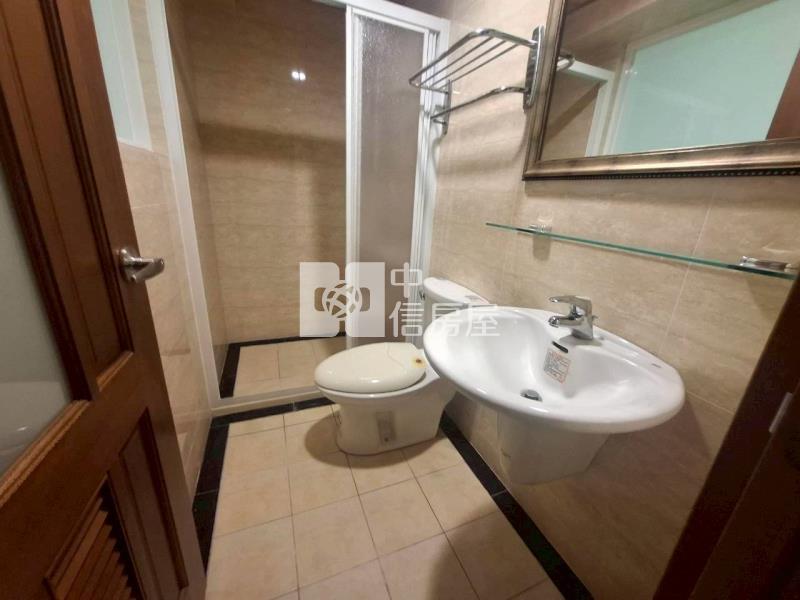 崇善路82坪1+2樓三車位寓房屋室內格局與周邊環境