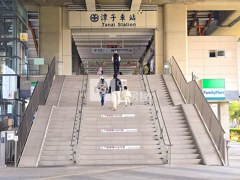 潭子環保公園面寬6.8米大地坪透天(專任)房屋室內格局與周邊環境