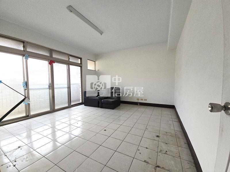 潭子環保公園面寬6.8米大地坪透天(專任)房屋室內格局與周邊環境