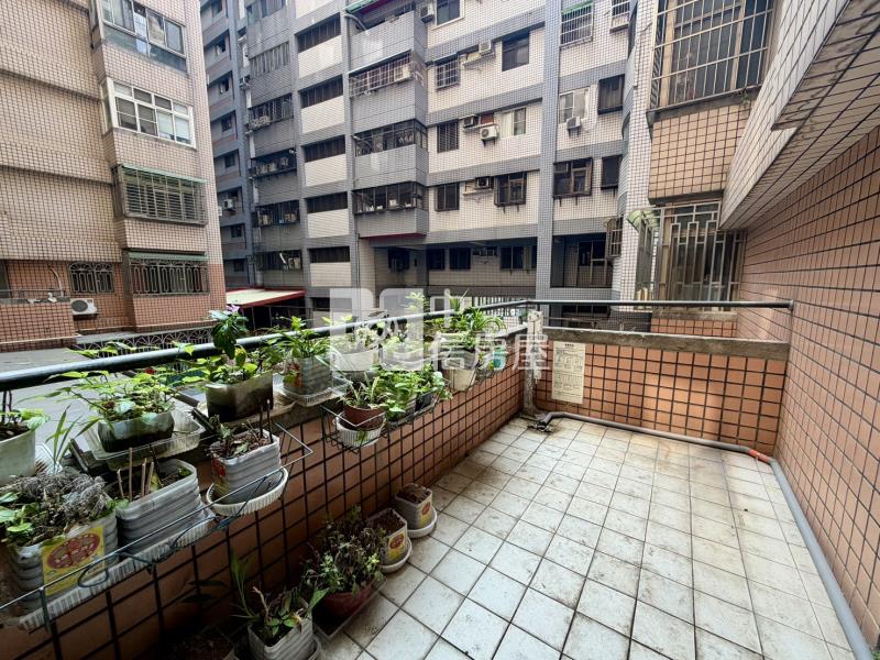 正重慶路文華捷運站 1-2樓金店面房屋室內格局與周邊環境