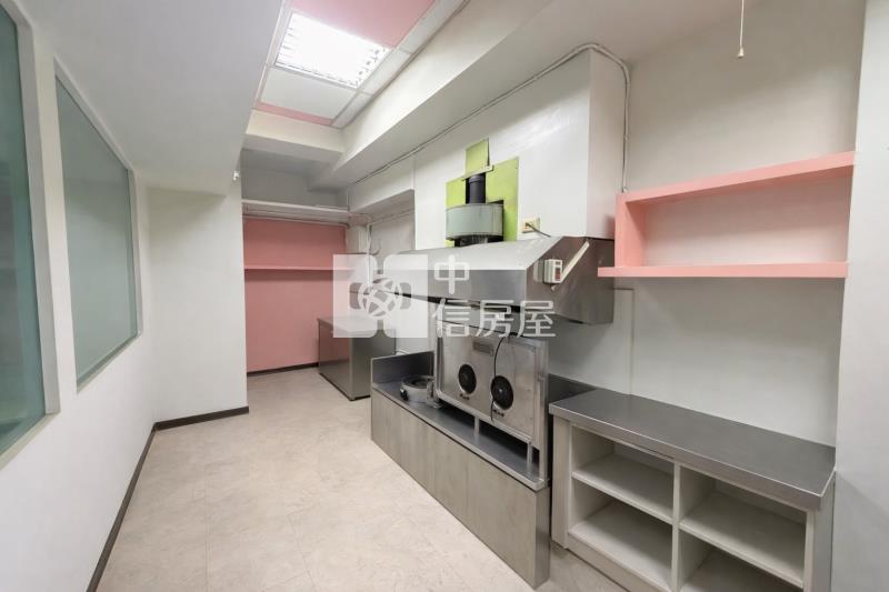 正重慶路文華捷運站 1-2樓金店面房屋室內格局與周邊環境