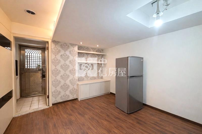 正重慶路文華捷運站 1-2樓金店面房屋室內格局與周邊環境