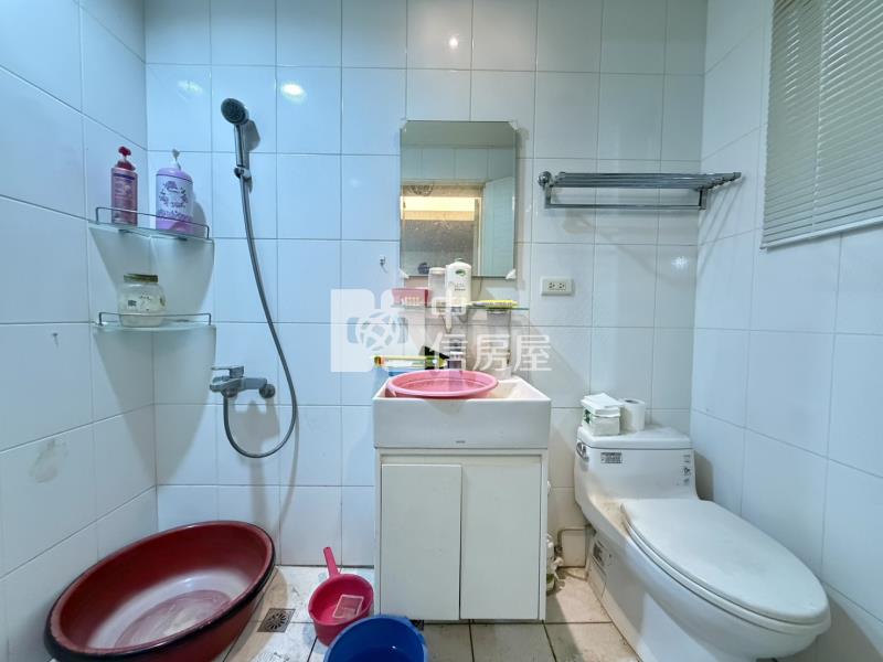 正重慶路文華捷運站 1-2樓金店面房屋室內格局與周邊環境