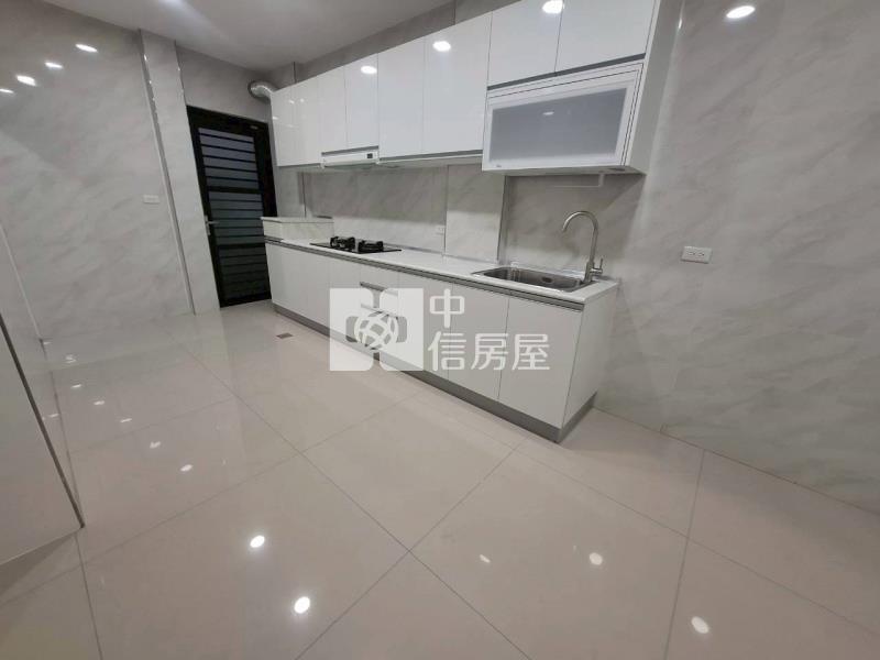 安南區海中街全整新透天房屋室內格局與周邊環境