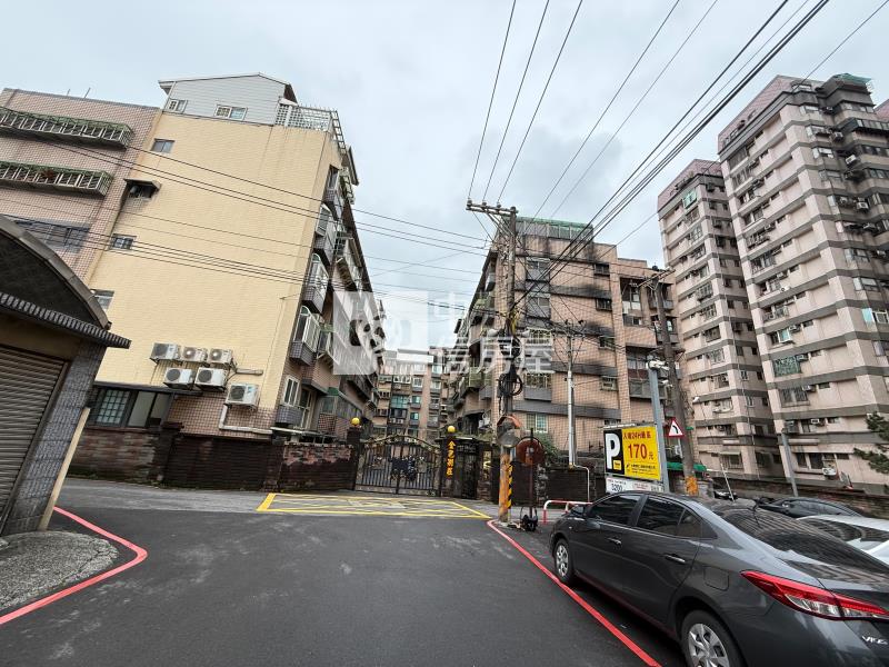 文化國小樓中樓兩房房屋室內格局與周邊環境