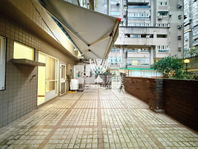 【冠軍商仲】巴賽露臺挑高2+1房屋室內格局與周邊環境